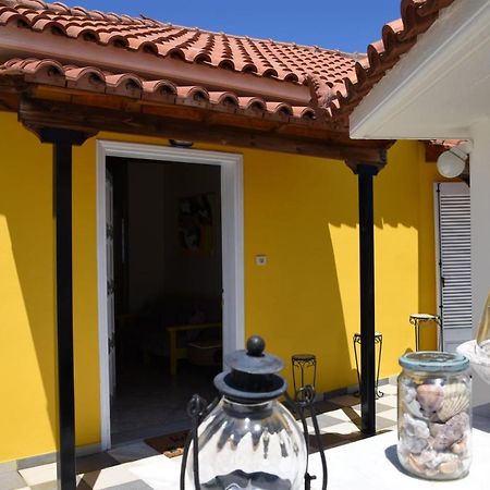 The Yellow Art Home Kalamata Dış mekan fotoğraf