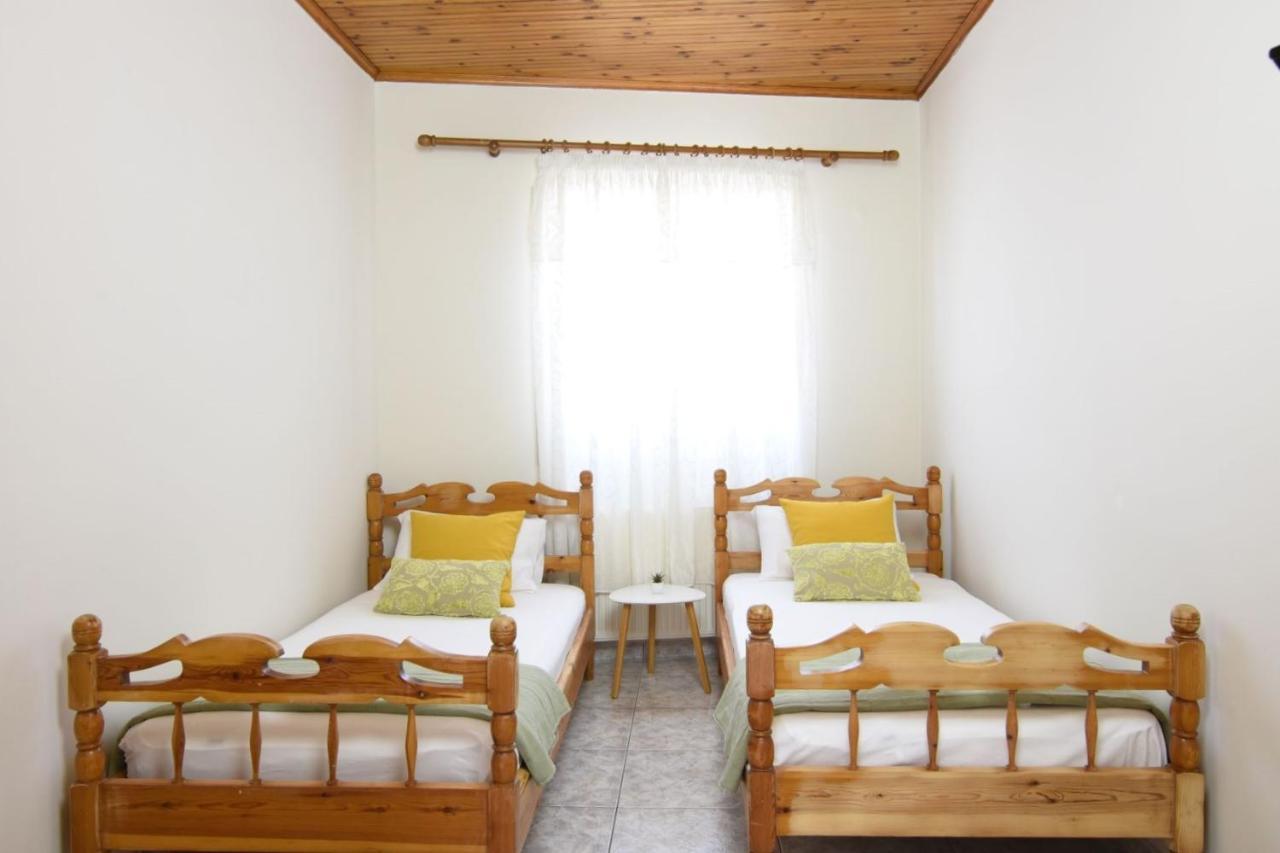 The Yellow Art Home Kalamata Dış mekan fotoğraf