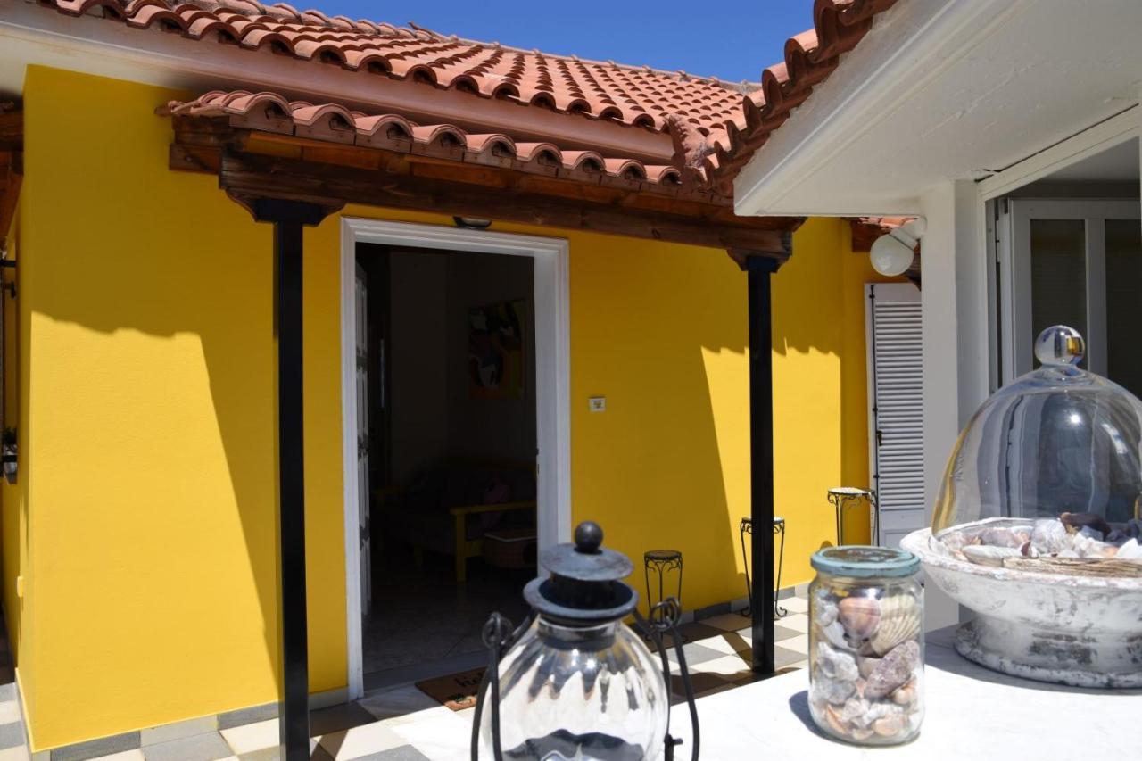 The Yellow Art Home Kalamata Dış mekan fotoğraf